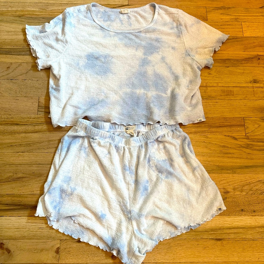 Billabong cloud set.